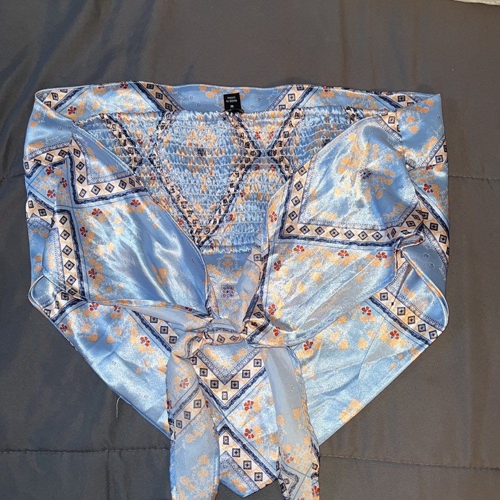Crop top - Picture 2 of 2